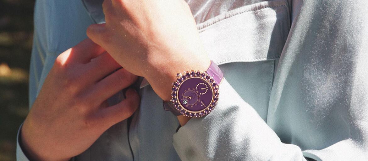 Dazzling replication watches online are pretty with purple straps.